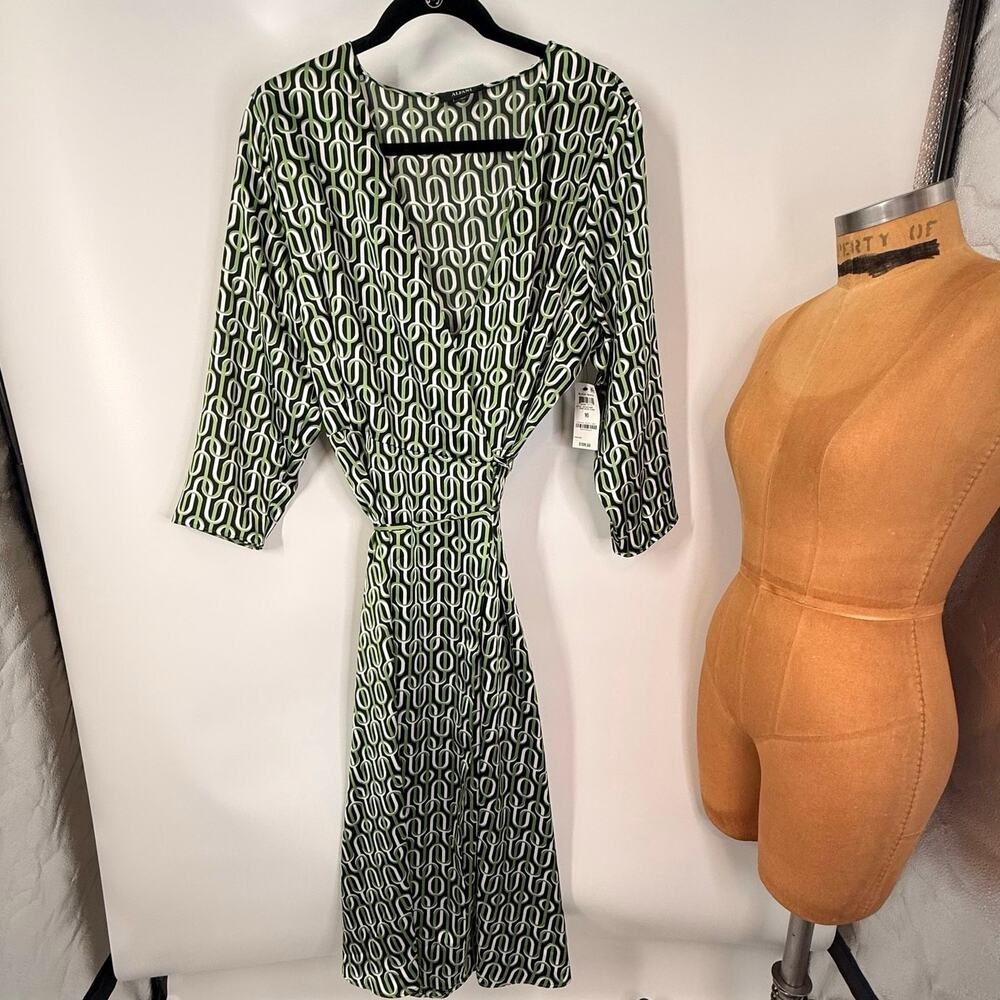NWT Alfani Women’s Size 16 Black White Moss Green Wrap Dress Chain Link